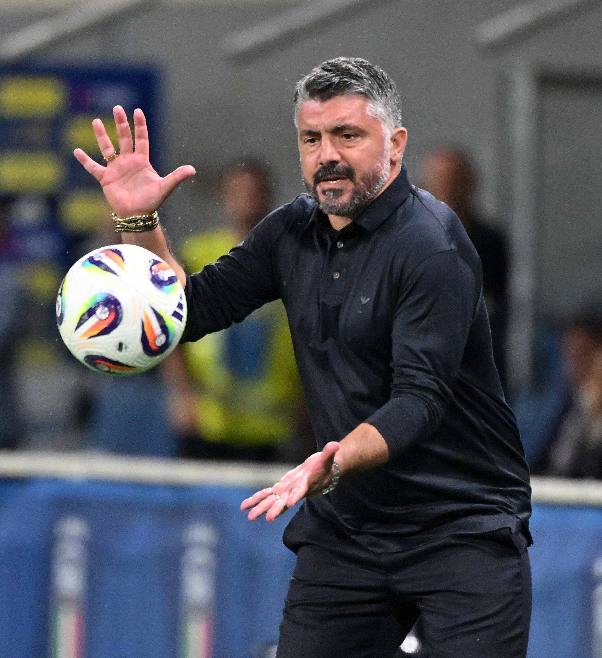 九游电竞直播-包含意大利杯赛程吃紧，亚特兰大今晚主帅复盘，赛场秩序良好，资深球员宣示担当的词条